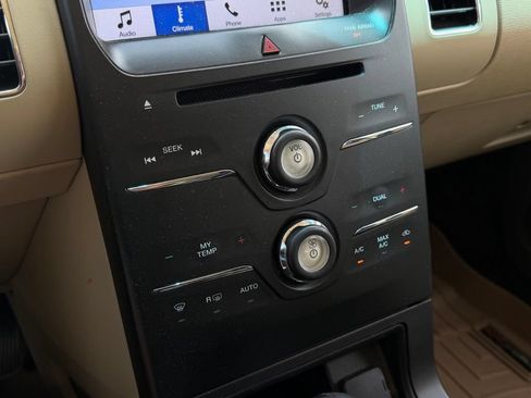 Used 2017 Ford Flex SEL FWD image 19