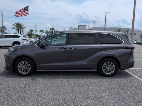 Certified 2025 Toyota Sienna LE FWD image 7