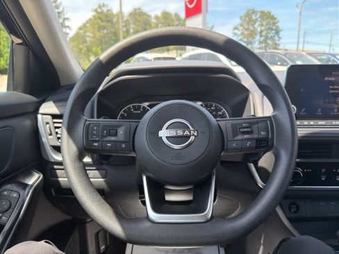 Used 2024 Nissan Rogue S image 17