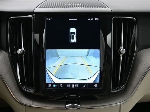 Used 2023 Volvo XC60 B5 Plus w/ Protection Package Premier image 21