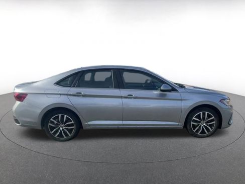 Used 2025 Volkswagen Jetta SE image 16
