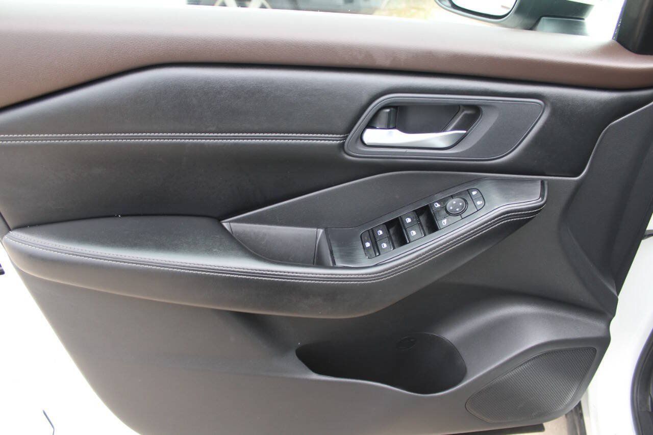 Used 2023 Nissan Rogue SV w/ SV Premium Package AWD/4WD image 18