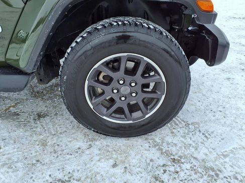 Used 2023 Jeep Gladiator Overland w/ Cold Weather Group image 36