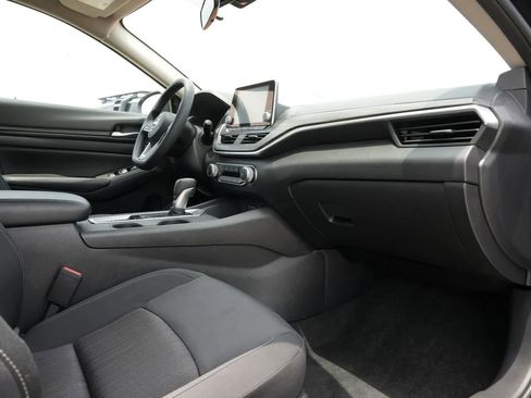 Used 2025 Nissan Altima 2.5 SV FWD image 21