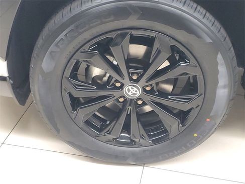 Certified 2024 Toyota RAV4 SE image 4