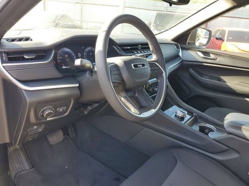 Used 2024 Jeep Grand Cherokee Laredo w/ Luxury Tech Group I AWD/4WD image 16