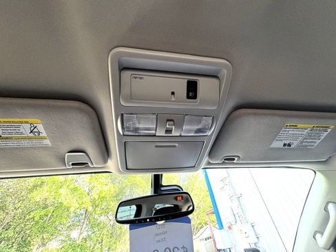 Used 2017 Nissan Titan SV image 25