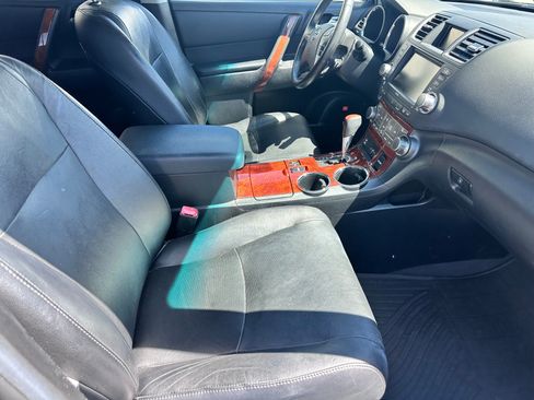 Used 2012 Toyota Highlander Limited w/ Tow Pkg AWD/4WD image 10