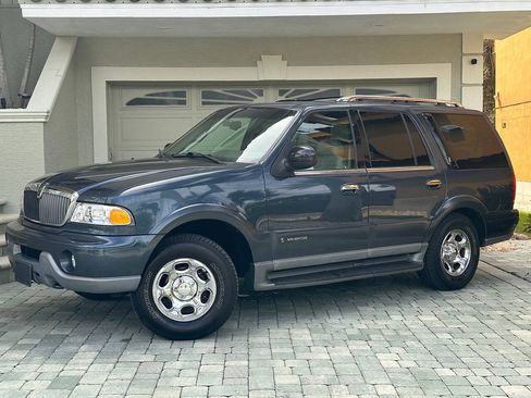 Used 2001 Lincoln Navigator 4WD image 4