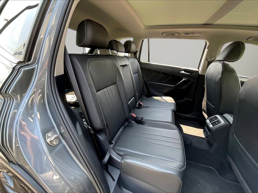 Used 2023 Volkswagen Tiguan SE AWD/4WD image 25