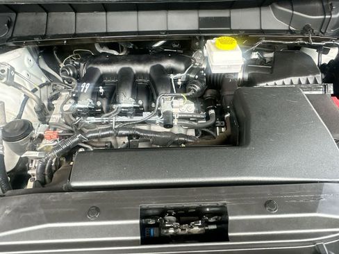 Used 2025 Nissan Pathfinder SV AWD/4WD image 12