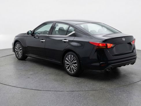 Used 2025 Nissan Altima 2.5 SV image 6