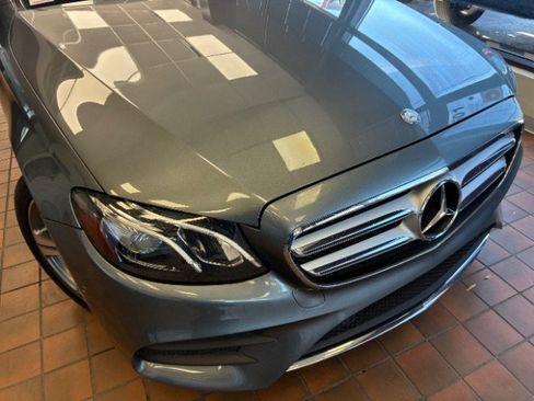 Used 2017 Mercedes-Benz E 400 4MATIC Wagon image 2