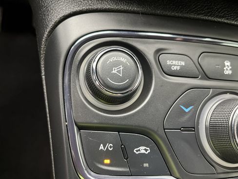 Used 2015 Chrysler 200 S FWD image 14