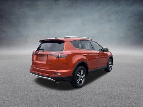 Used 2016 Toyota RAV4 XLE FWD image 5