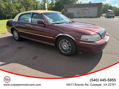 Used 2004 Lincoln Town Car Signature RWD image 6