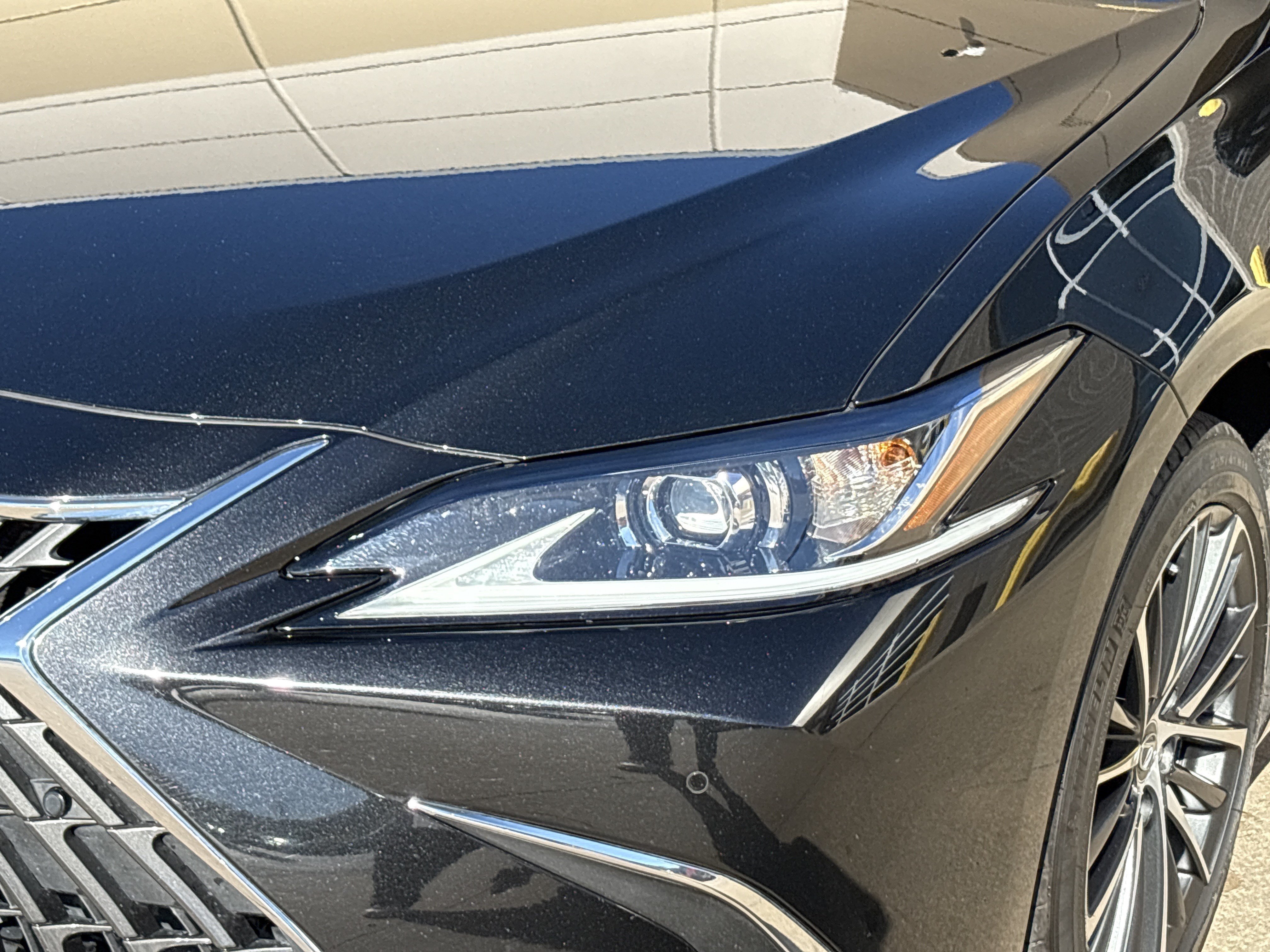 Used 2025 Lexus ES 300h w/ Premium Package FWD image 25