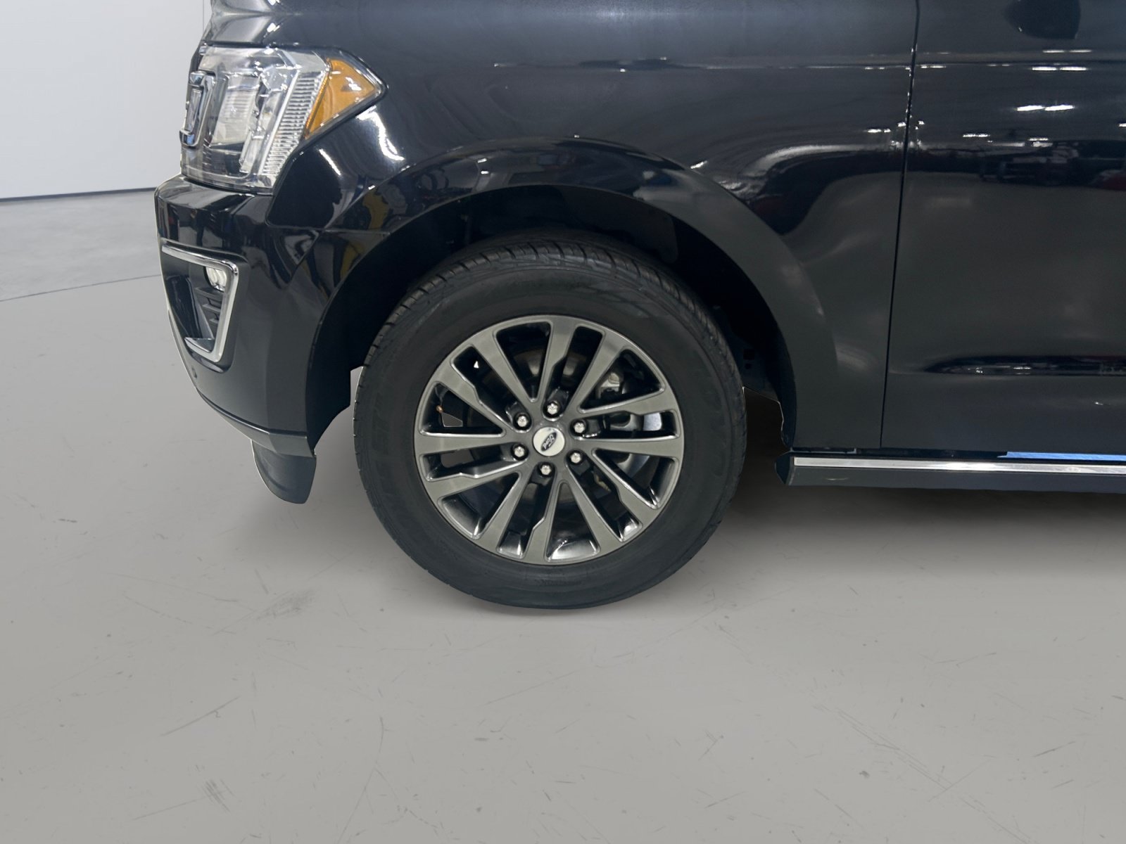 Used 2021 Ford Expedition Limited AWD/4WD image 9