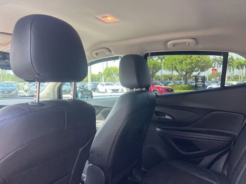 Used 2021 Buick Encore Preferred AWD/4WD image 27