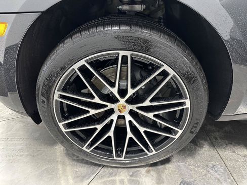 Certified 2026 Porsche Macan AWD/4WD image 11