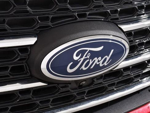 Used 2022 Ford Explorer XLT w/ Equipment Group 202A AWD/4WD image 22