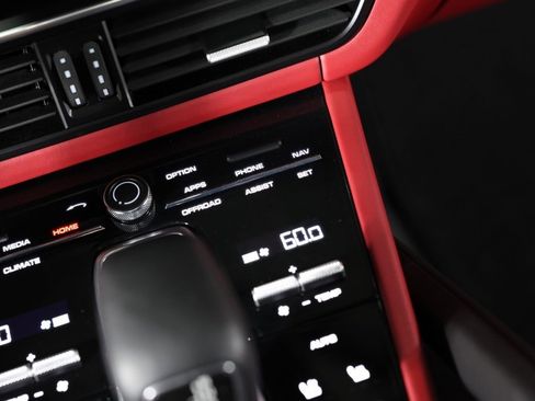 Used 2022 Porsche Cayenne Turbo image 38