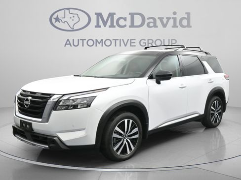 Used 2025 Nissan Pathfinder Platinum w/ Cargo Package AWD/4WD image 1