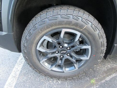 New 2027 Chevrolet Equinox ACTIV w/ Convenience Package III FWD image 10