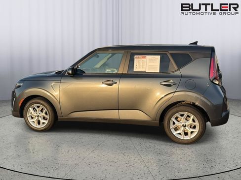 Used 2024 Kia Soul LX w/ Option Group 015 FWD image 3