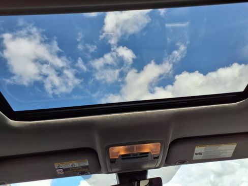 Used 2018 Toyota Highlander XLE image 18