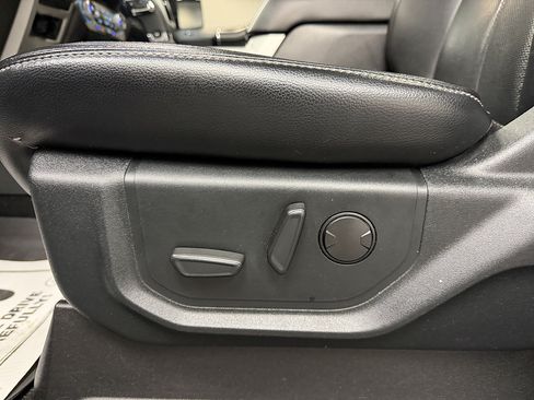 Used 2020 Ford F150 Lariat w/ Equipment Group 502A Luxury AWD/4WD image 23