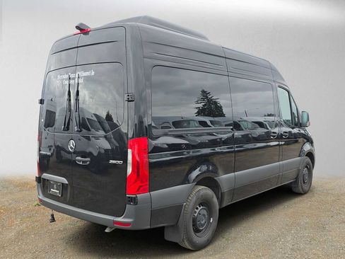 Used 2025 Mercedes-Benz Sprinter 2500 image 3