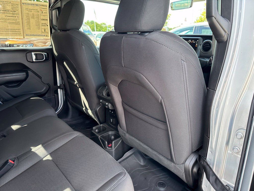 Used 2023 Jeep Gladiator Sport AWD/4WD image 19