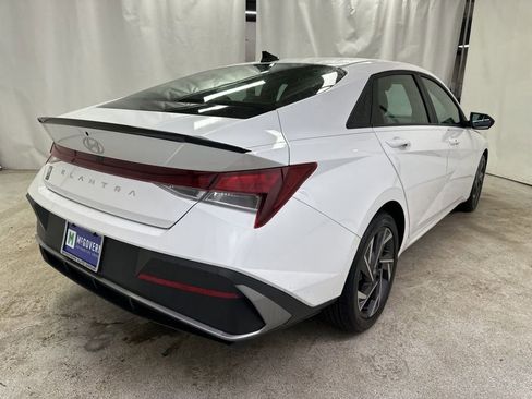 Used 2025 Hyundai Elantra Sport image 5