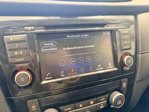 Used 2020 Nissan Rogue SV image 32