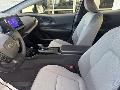 Used 2024 Toyota Prius LE image 4