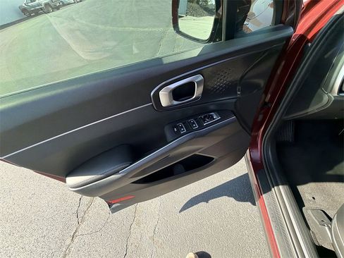 Used 2025 Kia Sorento LX image 13