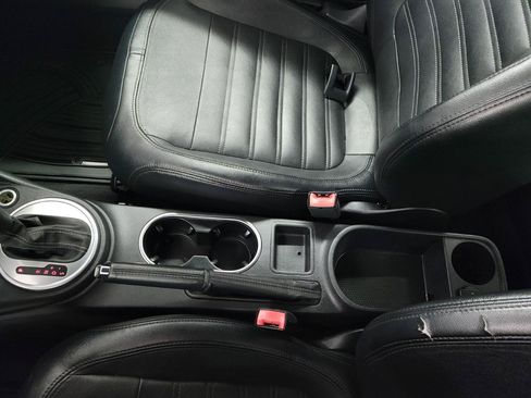 Used 2012 Volkswagen Beetle 2.0T FWD image 18
