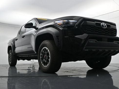 Used 2024 Toyota Tacoma TRD Off-Road AWD/4WD image 32