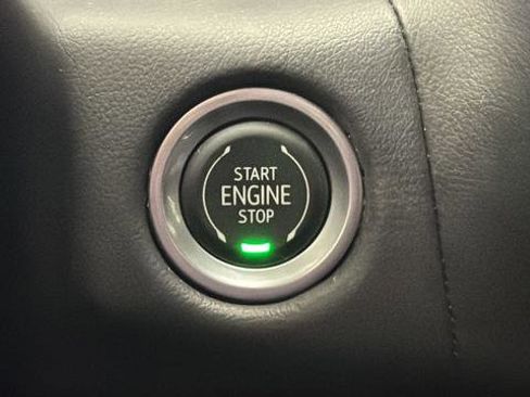 Used 2022 Chevrolet Suburban Z71 w/ Z71 Off-Road Package image 22