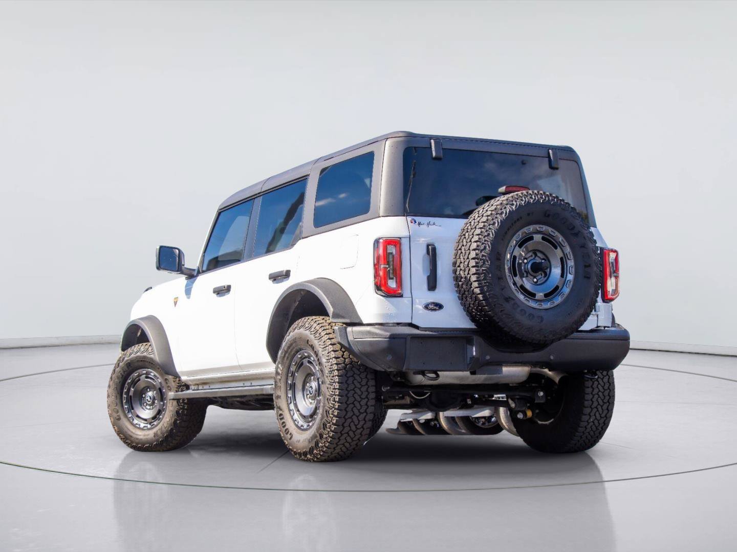 Used 2025 Ford Bronco Badlands AWD/4WD image 3