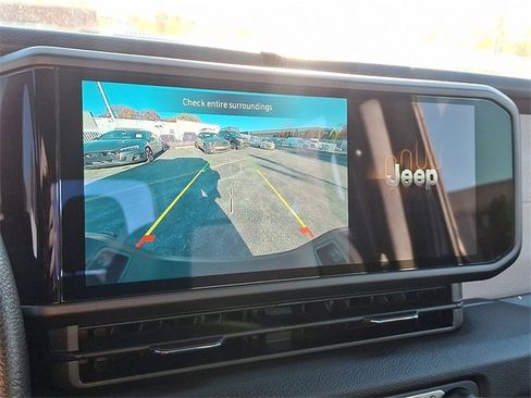 Used 2024 Jeep Gladiator Sport image 18