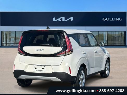 Used 2023 Kia Soul LX w/ LX Technology Package image 3