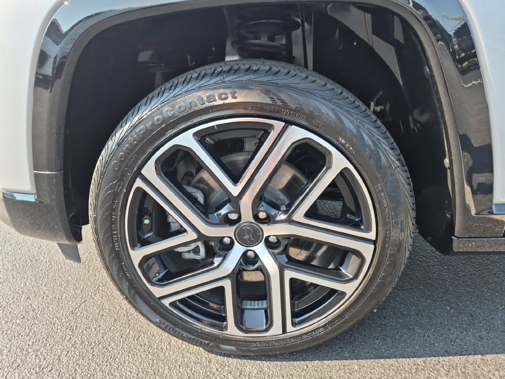 Certified 2025 Jeep Compass Limited w/ Elite Group AWD/4WD image 9