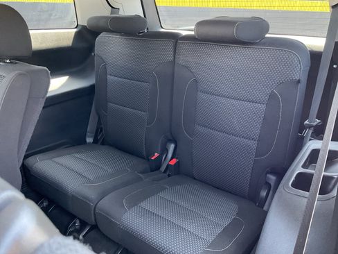 Used 2021 GMC Acadia SLE w/ Driver Convenience Package FWD image 28