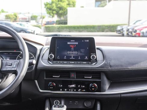 Used 2023 Nissan Rogue SV FWD image 17