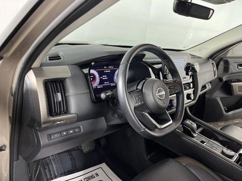 Used 2023 Nissan Pathfinder Platinum w/ Cargo Package AWD/4WD image 16