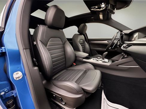 Used 2024 Alfa Romeo Stelvio Veloce image 23