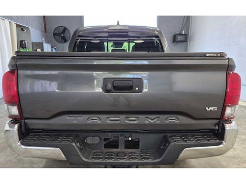Used 2020 Toyota Tacoma SR5 RWD image 4