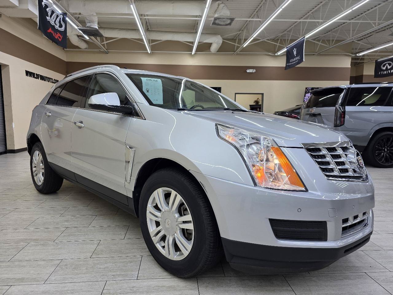 Used 2014 Cadillac SRX Luxury w/ Driver Awareness Package FWD image 4